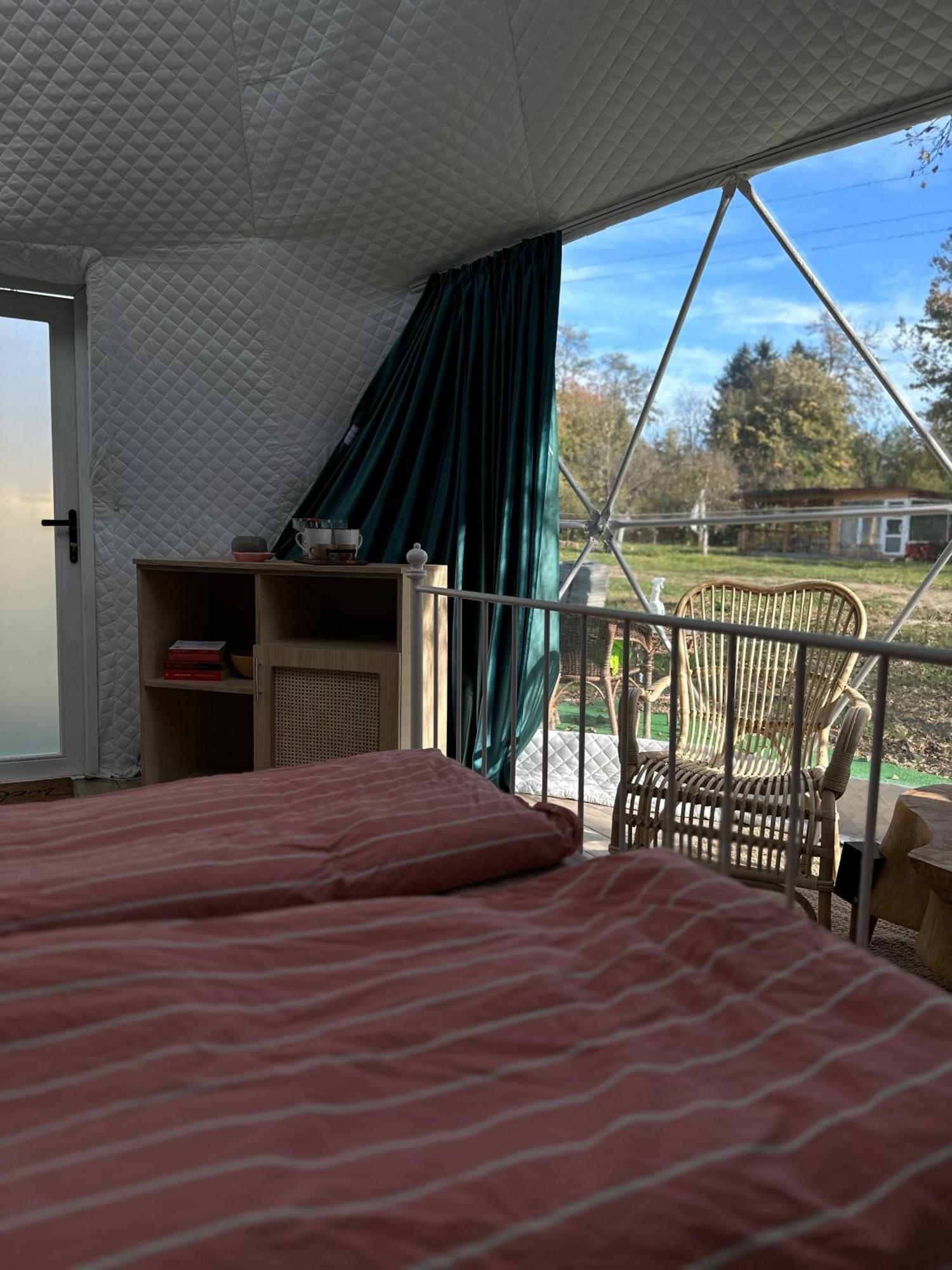 The Frog Glamping Hotel Horezu Exterior foto